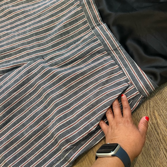 Banana republic wide leg pant size 10 petite, striped grayish blue with red. - Picture 2 of 5